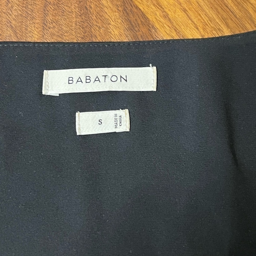 Aritzia Babaton Randy short sleeve blouse size small - Picture 2 of 2